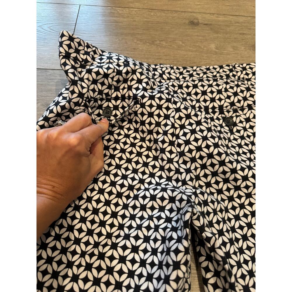 Banana Republic Bermuda Shorts Womens Size 0 Black White Geometric Print Stretch - Picture 3 of 6